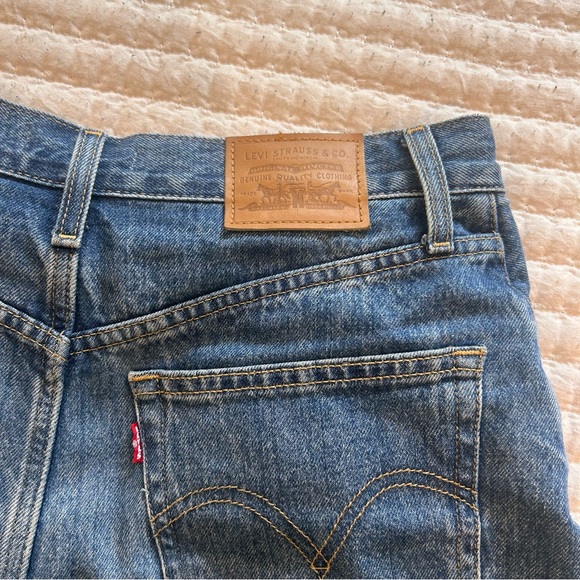 Levi's High-Waisted Jean Shorts - Picture 4 of 13